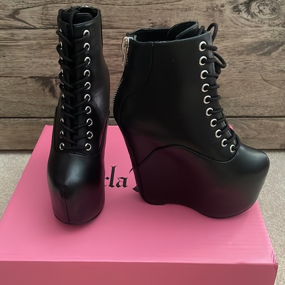 Going to consignment next week!! Last chance!! Sexy Charla Tedrick Wedges NIB!! - Picture 2 of 8